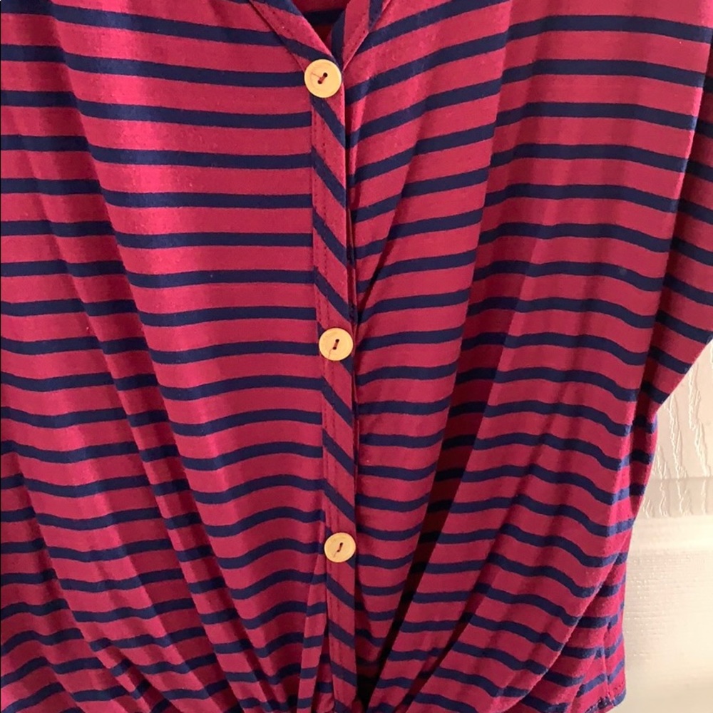 Woman’s top - Picture 2 of 4